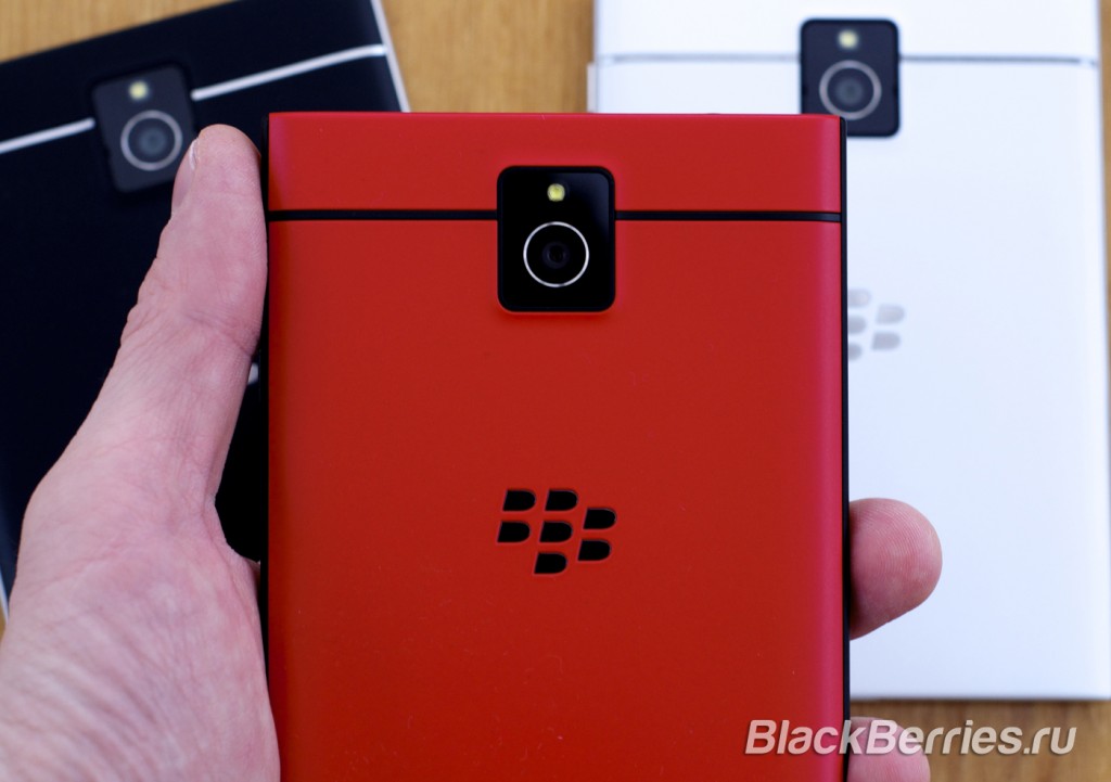 BlackBerry-Passport-Red-08