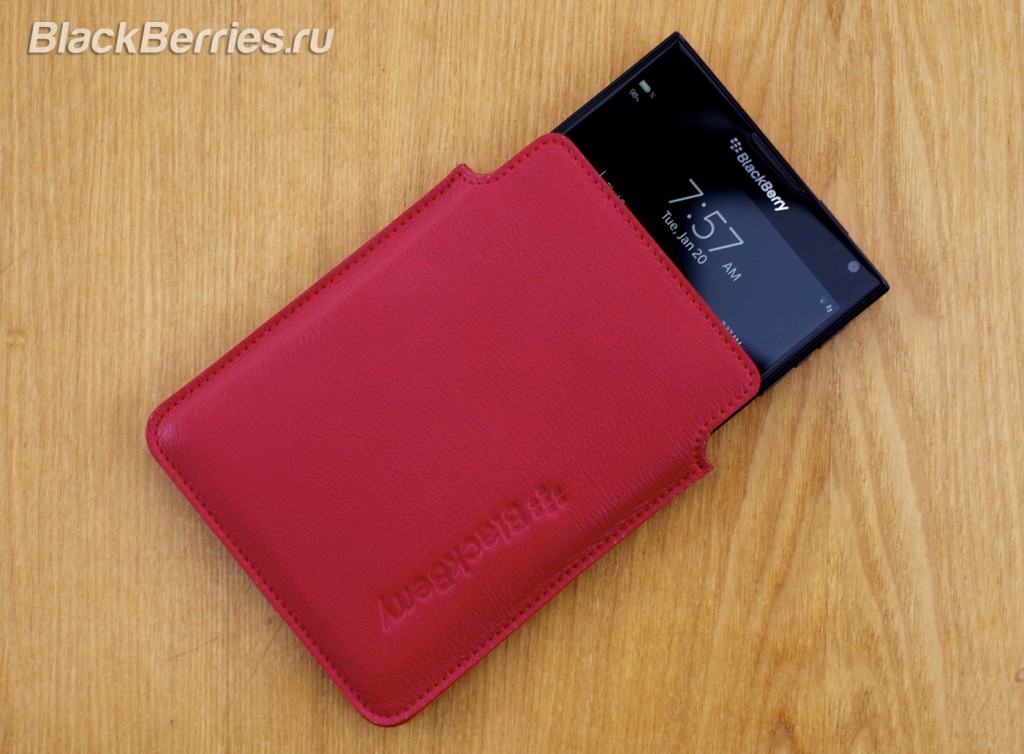 BlackBerry-Passport-Red-09